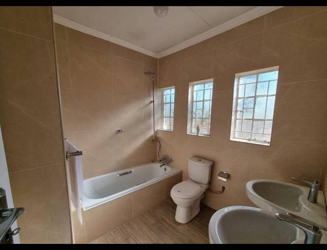 4 BEDROOM HOUSE FOR SALE IN HENLEY-ON-KLIP